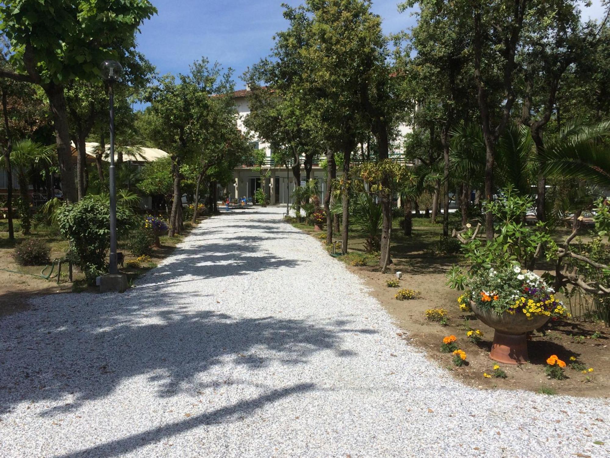 Hotel Raffaelli Villa Angela Forte dei Marmi Buitenkant foto